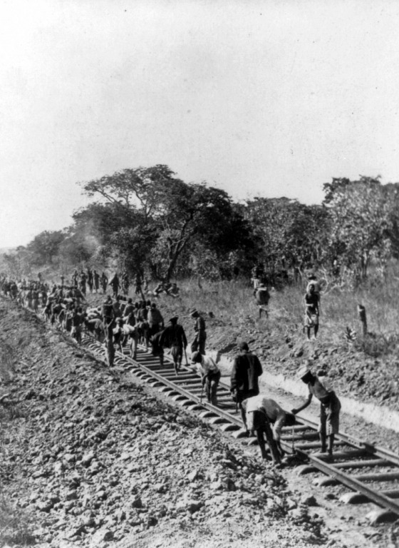 Workers in Rhodesia c.1900. Photo credit/copyright.
